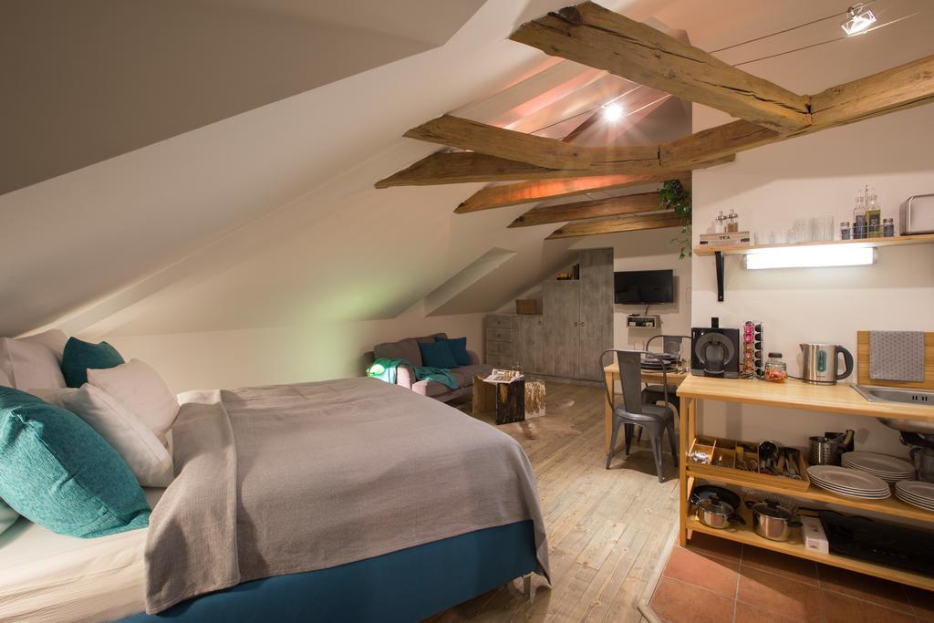 Bohemian Chic 2 Bedroom 2 Bathroom Loft With Hanging Chair Prague Exterior photo